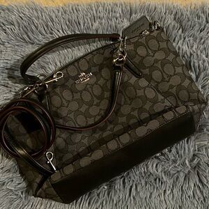Signature C small Kelsey